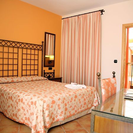 Ele Santabarbara Hotel Castilleja de la Cuesta Buitenkant foto